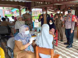 Dalam Meningkatkan Capaian Vaksinasi Booster, Polsek Kep Seribu Utara Gelar Suntik Vaksin Dosis 3 Serentak di 4 Pulau