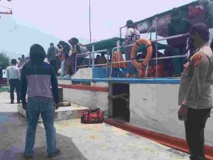 Polsek Kep Seribu Utara Ketatkan ProKes dan Wajibkan 563 Penumpang Kapal Tiba di Wilayahnya Scan PeduliLindungi