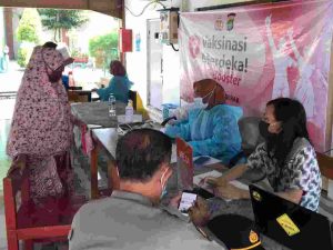Percepat Herd Immunity, Polsek Kep Seribu Utara Gelar Vaksin Booster di Semua Pulau