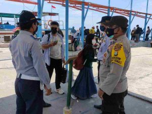 Polsek Kep Seribu Utara Wajibkan 234 Penumpang Kapal Tiba di Wilayahnya Scan PeduliLindungi