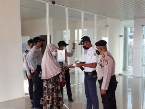 105 Penumpang Kapal Hendak ke Pulau Seribu Melalui Pelabuhan Kaliadem Diwajibkan Jalani Scan PeduliLindungi