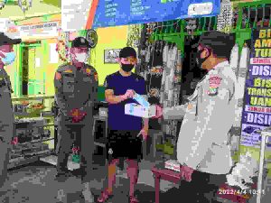 Saat Bagikan 800 Masker, Polres Kep Seribu Ajak Warga Taat ProKes
