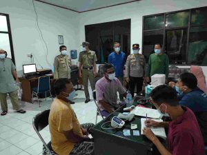 Warga Antusias Datangi Gerai Vaksin Booster Polsek Kep Seribu Utara di Pulau Kelapa