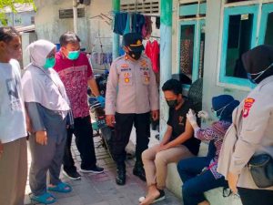Saat Bulan Puasa, Polsek Kep Seribu Selatan Hampiri Warga Peserta Vaksin Booster secara Door to Door