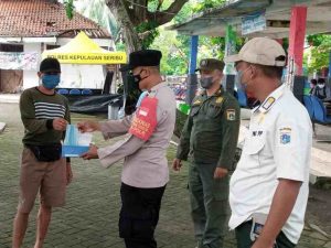 Cegah Covid-19, Ribuan Masker dibagikan Polres Kep Seribu ke Warga di 8 Pulau