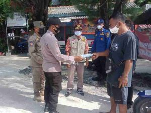 Cegah Covid-19, Sebanyak 800 Masker dibagikan Polres Kep Seribu ke Warga di 8 Pulau