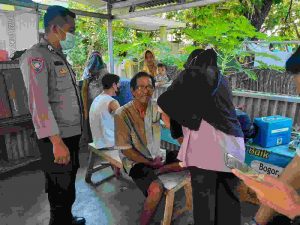 Agar Semua Warga Tervaksin sesuai Jadwal, Polsek Kep Seribu Selatan Adakan Vaksinasi Booster di Semua Pulau