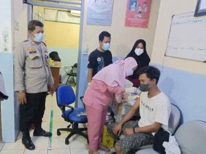Polsek Kep Seribu Utara Pusatkan Layanan Vaksinasi Booster COVID-19 Ramadhan di Pulau Kelapa