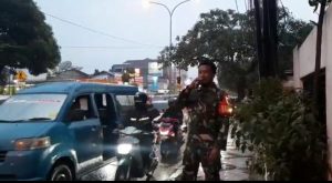 Pergelangan Tangan DiVaksin COVID-19 Mengurangi Virus, Ayo Antrian Gratis, Kapan lagi*