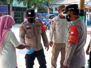 Bagikan 900 Masker secara Door to Door, Polres Kep Seribu Imbau Warga taat ProKes