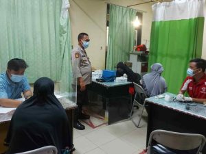 Selama Bulan Puasa, Polsek Kep Seribu Utara Tetap Gelar Vaksin Booster di 4 Pulau Permukiman