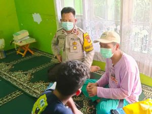 Warga Peserta Vaksin Booster di Pulau Untung Jawa Dapat Layanan Vaksinasi Door to Door dari Polsek Kep Seribu Selatan
