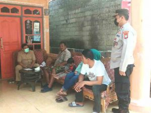 Warga Peserta Vaksin Booster dihampiri secara Door to Door oleh Polsek Kep Seribu Selatan Selama Bulan Ramadhan