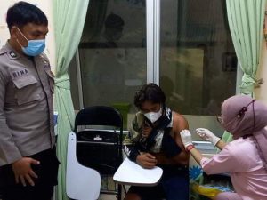 Warga Pulau Harapan Antusias Jalani Vaksinasi Booster yang digelar Polsek Kep Seribu Utara