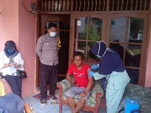 Polsek Kep Seribu Selatan Adakan Vaksinasi Booster Door to Door di Semua Pulau