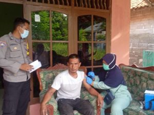 Terus Gelar Vaksinasi Booster, Polsek Kep Seribu Selatan Giatkan di 4 Pulau Permukiman