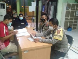 Polsek Kep Seribu Utara Gelar Suntik Vaksin Booster bagi Warga setelah Buka Puasa dan Tarawih