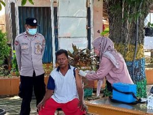 Dekati Lebaran, Warga di Kep Seribu Selatan Antusias Jalani Vaksin Booster Ramadhan Polsek Kep Seribu Selatan