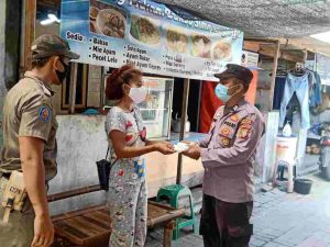 Di 8 Pulau, Warga diimbau taat ProKes dan dibagikan 800 Masker oleh Polres Kep Seribu