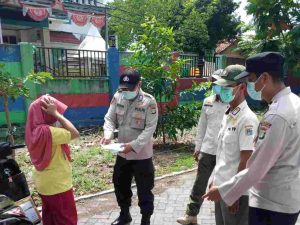 Polres Kep Seribu bagikan 900 Masker secara Door to Door dalam Cegah COVID-19