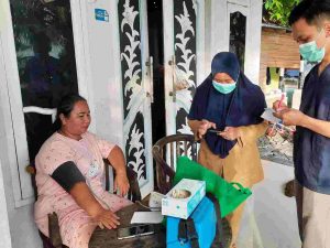 Di 4 Pulau Pemukiman, Vaksinasi Booster Door to Door diadakan Polsek Kep Seribu Selatan