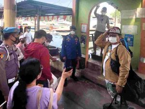 Polres Kep Seribu Gelar Pengamanan Keberangkatan dan Wajibkan Scan PeduliLindungi 787 Wisatawan ke Pulau di Dermaga Marina Ancol
