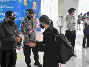 Hari Raya Lebaran, Polres Kep Seribu Wajibkan 1.463 Penumpang Kapal ke Pulau Scan PeduliLindungi