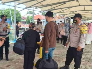 Ketatkan ProKes, Pospam Ops Ketupat Jaya-2022 Pulau Pramuka Wajibkan 318 Wisatawan Baru Tiba Scan PeduliLindungi