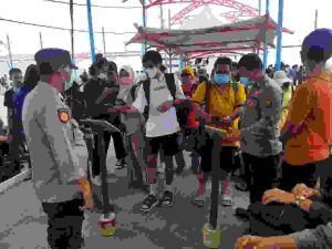 Tiba di Pulau Harapan, 707 Wisatawan diwajibkan Taat ProKes dan Scan PeduliLindungi oleh Pospam Ops Ketupat Jaya-2022 Setempat