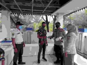 Sembari Bagikan 900 Masker ke Warga Polres Kep Seribu sampaikan Imbauan ProKes