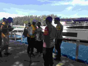 418 Penumpang Kapal Yang Baru Tiba di Pulau Pari Kep Seribu Selatan diwajibkan Scan PeduliLindungi