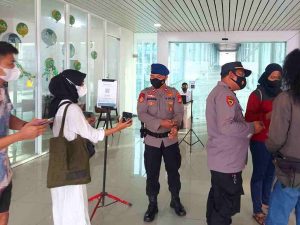 444 Penumpang Kapal ke Pulau Diminta Jalani Scan PeduliLindungi oleh Polres Kep Seribu di Pelabuhan Kaliadem
