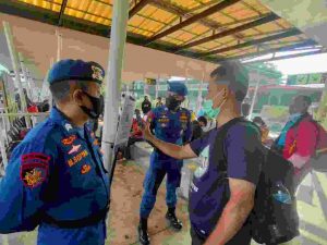 Polres Kep Seribu Wajibkan 156 Penumpang Kapal ke Pulau Taat ProKes dan Scan PeduliLindungi di Dermaga Marina Ancol