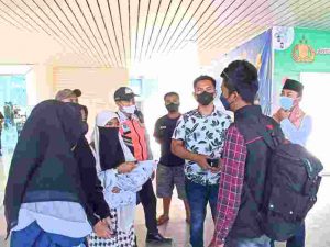 Polres Kep Seribu Tempatkan Personel di Pelabuhan Kaliadem dan Wajibkan 449 Penumpang Kapal ke Pulau Jalani Scan PeduliLindungi