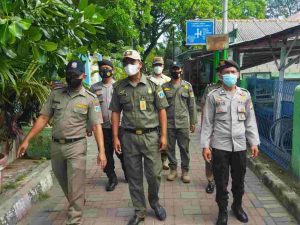 Saat Patroli, Polsek Kep Seribu Selatan sampaikan Imbauan Taat ProKes ke warganya