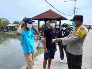Hari ini, 350 Masker dibagikan Polres Kep Seribu dan Ingatkan Warga Taat ProKes