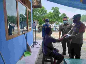 Bagikan 400 Masker ke Warga, Polres Kep Seribu Juga Sampaikan Imbauan Taat Prokes