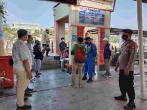 Di Dermaga Marina Ancol, Polres Kep Seribu Wajibkan 220 Penumpang Kapal ke Pulau Jalani Scan PeduliLindungi