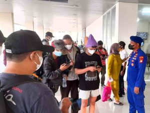 Ke Pulau Seribu dari Pelabuhan Kaliadem, 290 Penumpang Kapal Jalani Scan PeduliLindungi