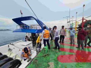 Polsek Kep Seribu Utara Terus Giatkan Pengawasan ProKes di 4 Dermaga Kedatangan Pulau Permukiman