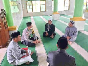 Tingkatkan Silaturahmi ke Tokoh, Bhabinkamtibmas Jajaran Polsek Kep Seribu Selatan Terus Giatkan Sambang dan Sampaikan Pesan Kamtibmas