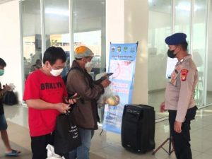 Polres Kep Seribu Gelar Pengawasan ProKes dan Wajibkan 403 Penumpang Kapal ke Pulau di Pelabuhan Kaliadem