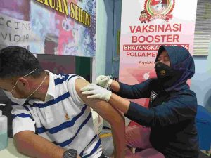 Gelar Vaksinasi Booster Hari Bhayangkara Ke-76 di Tiga Lokasi, Polres Kep Seribu Ajak Warga Lengkapi Vaksin