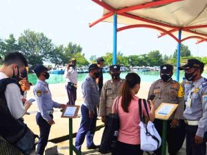 Polsek Kep Seribu Utara Gelar Pengawasan ProKes di Dermaga Kedatangan Pulau Harapan dan Wajibkan 720 Wisatawan Scan PeduliLindungi