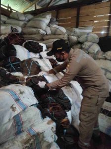 Ratusan Ton Komoditas Perkebunan Asal Bade Berlayar Ke Surabaya