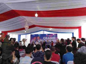 Advokat Beken Hotman Paris Terjun Ke Bisnis Jual Beli HP; Bersama Rekan Andrew Luncurkan Gerai Baru Pusat Grosir HP Second “Sinar Mutiara”