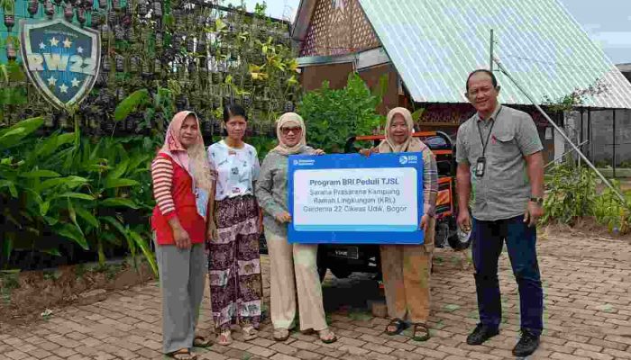 BRI KC Cibubur Perkuat Kampung Ramah Lingkungan Gardenia 22 Lewat Dukungan Sarana Operasional