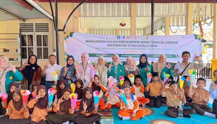 Mahasiswa KKN Literasi Universitas Syiah Kuala Hidupkan Budaya Membaca di Gampong Limpok