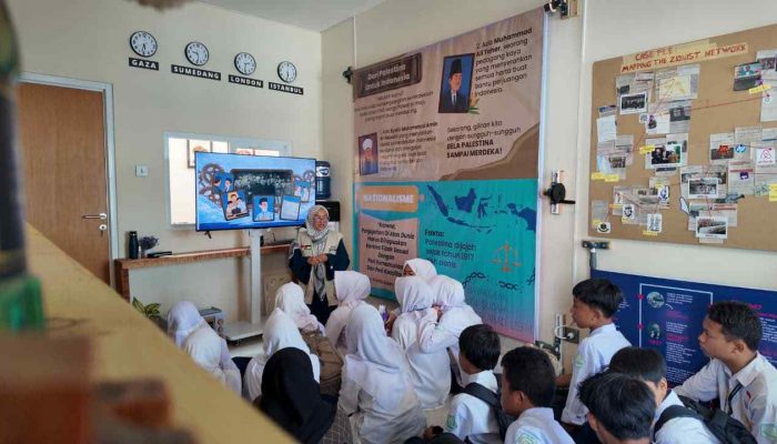 Kertas Menyusut Buka Mata Siswa Sumedang Tentang Palestina