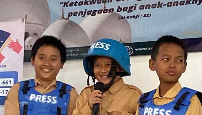 Tak Ada Uang, Anak SD Berikan Cincin untuk Palestina